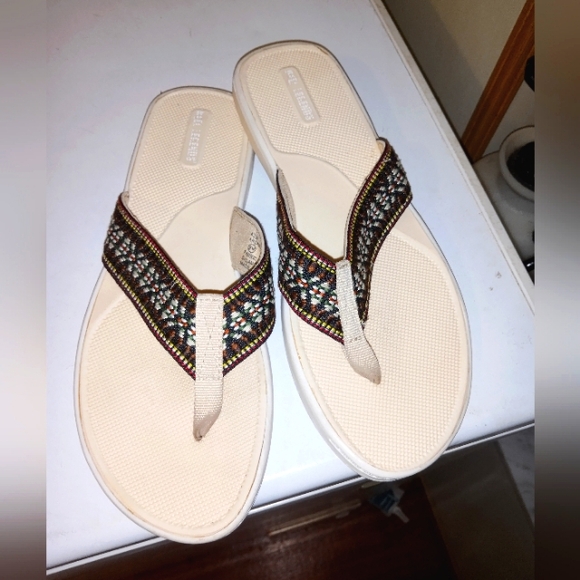 EUC Reel Legends Stylish Sandals Size 8 - Picture 1 of 6